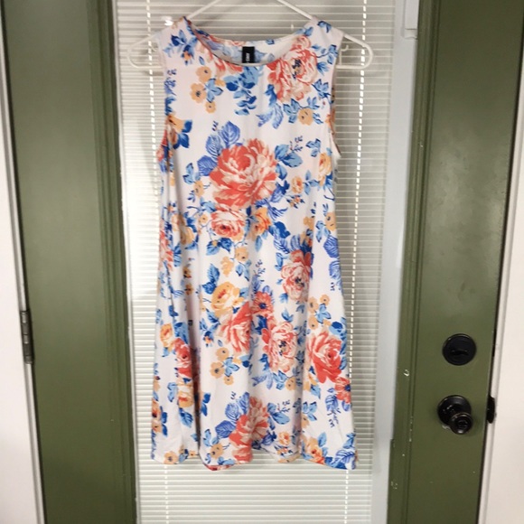 Agnes & Dora Dresses & Skirts - Agnes & Dora Womens Midi tank top Dress Size SM white floral with pockets